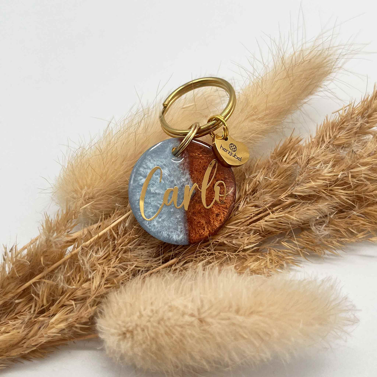 herzjubel Hundemarke ⋙BLUE SKY⋘ Personalisierungsbeispiel in gold