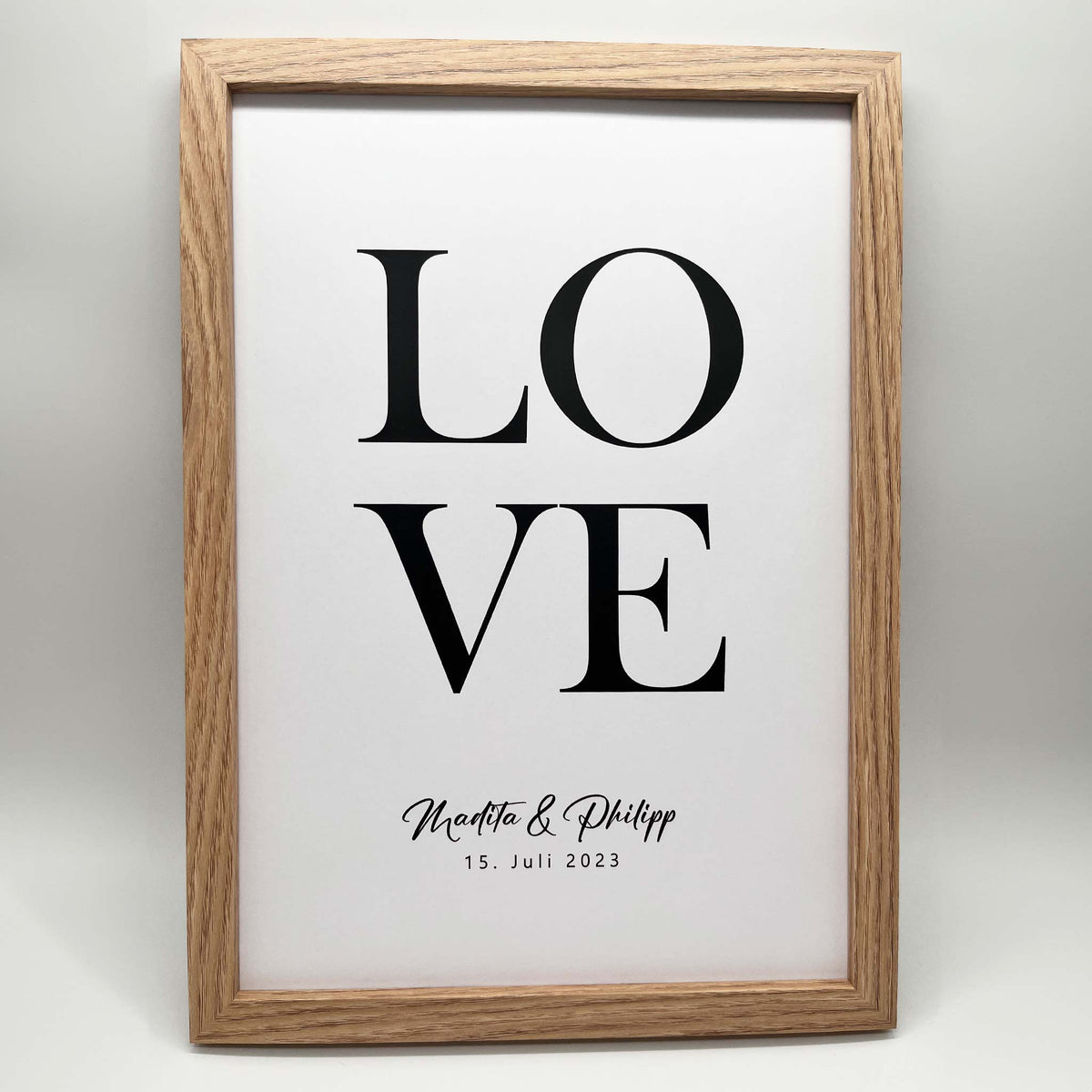 herzjubel Poster personalisiert ⋙LOVE⋘ im Echtholzrahmen Eiche