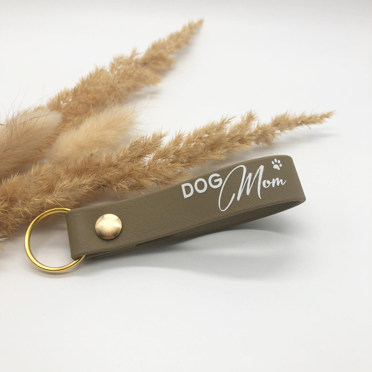 Schlüsselanhänger Biothane ⋙DOG MOM⋘ in beige/gold