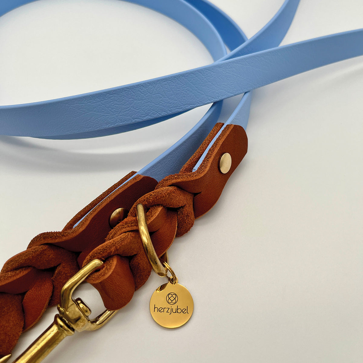 herzjubel Hundeleine Komfort Biothane x Leder hellblau/cognac ⋙SKY BLUE WALKIE⋘ Details