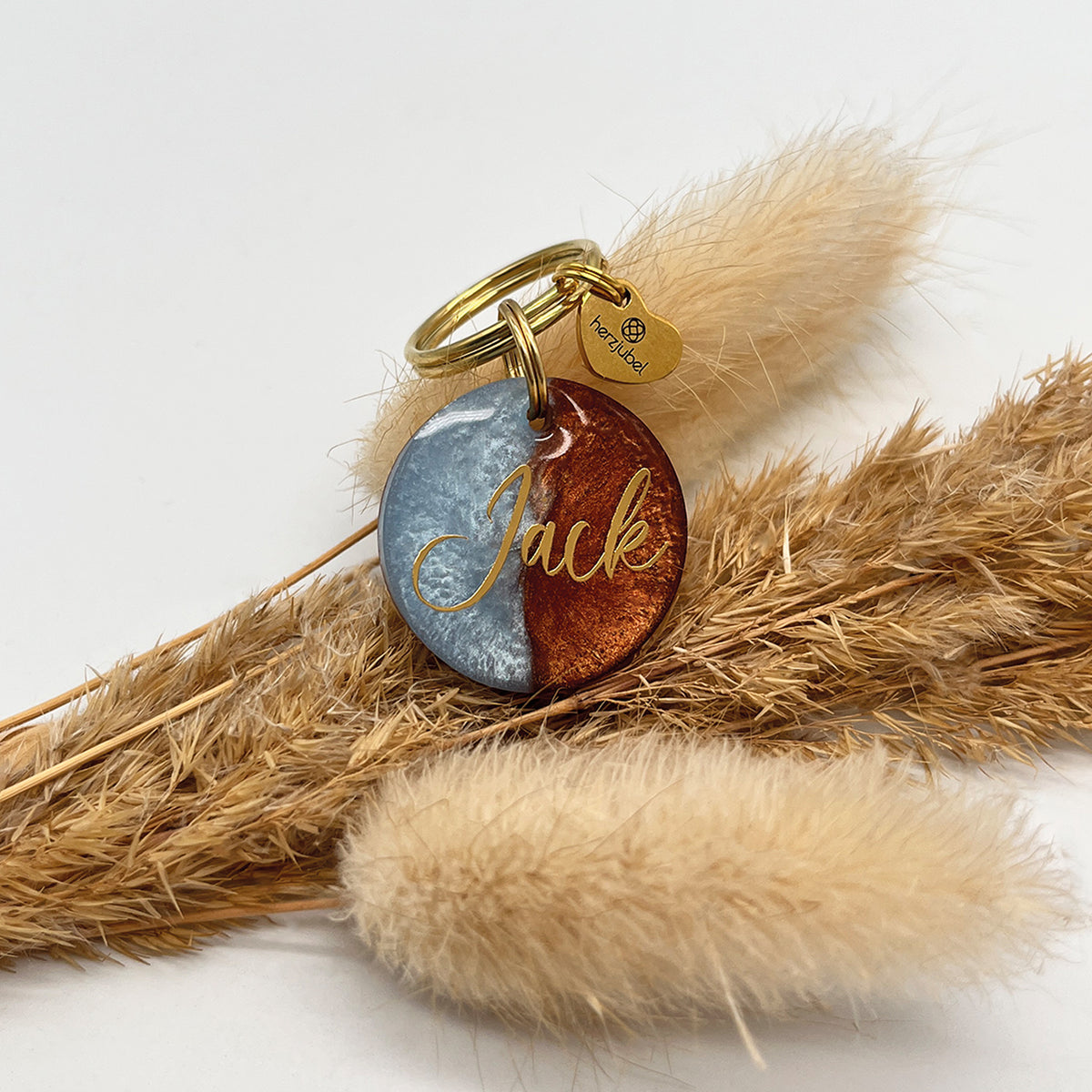 herzjubel Hundemarke ⋙BLUE SKY⋘ Personalisierungsbeispiel in gold