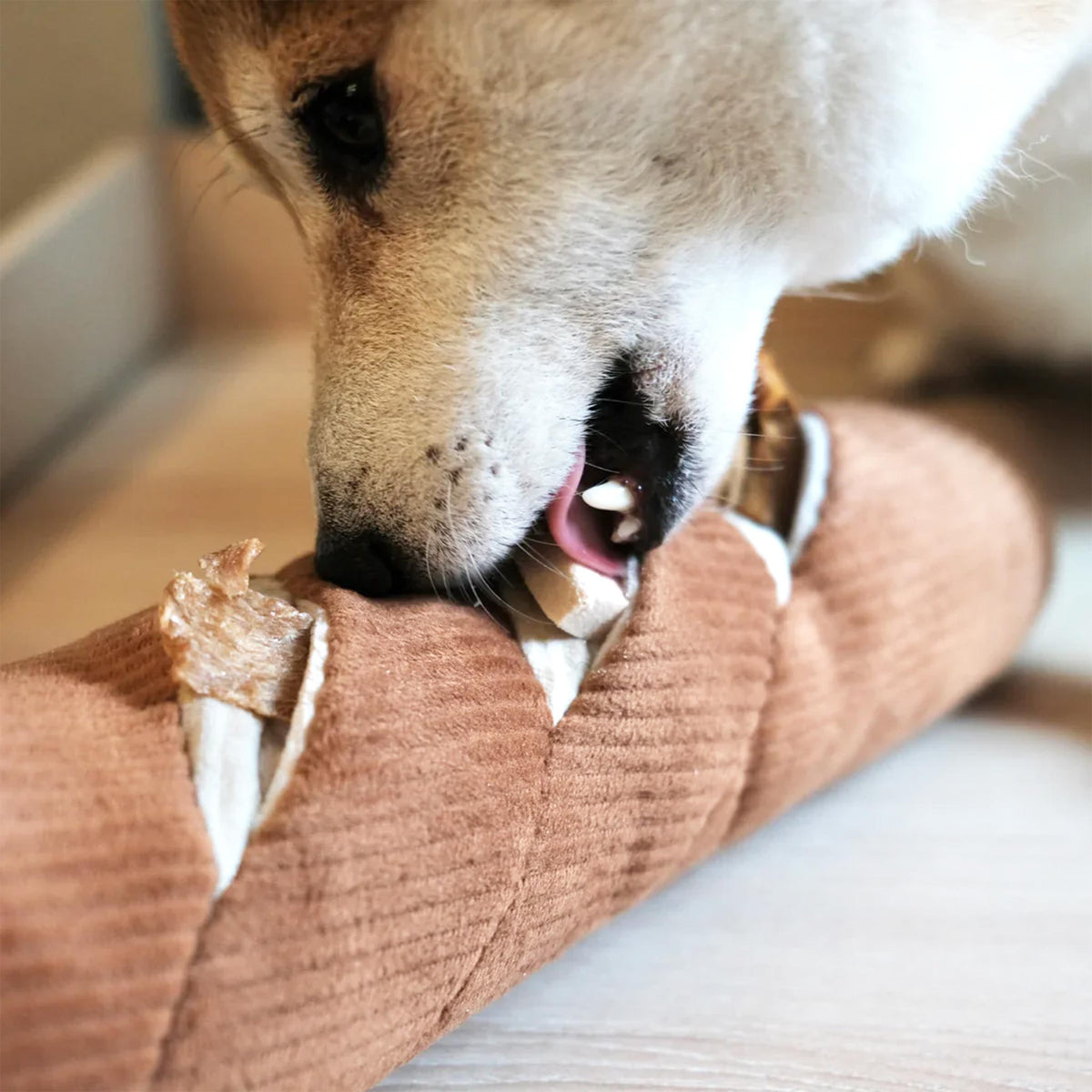 herzjubel Hundespielzeug Schnüffelbaguette von Lambwolf Collective