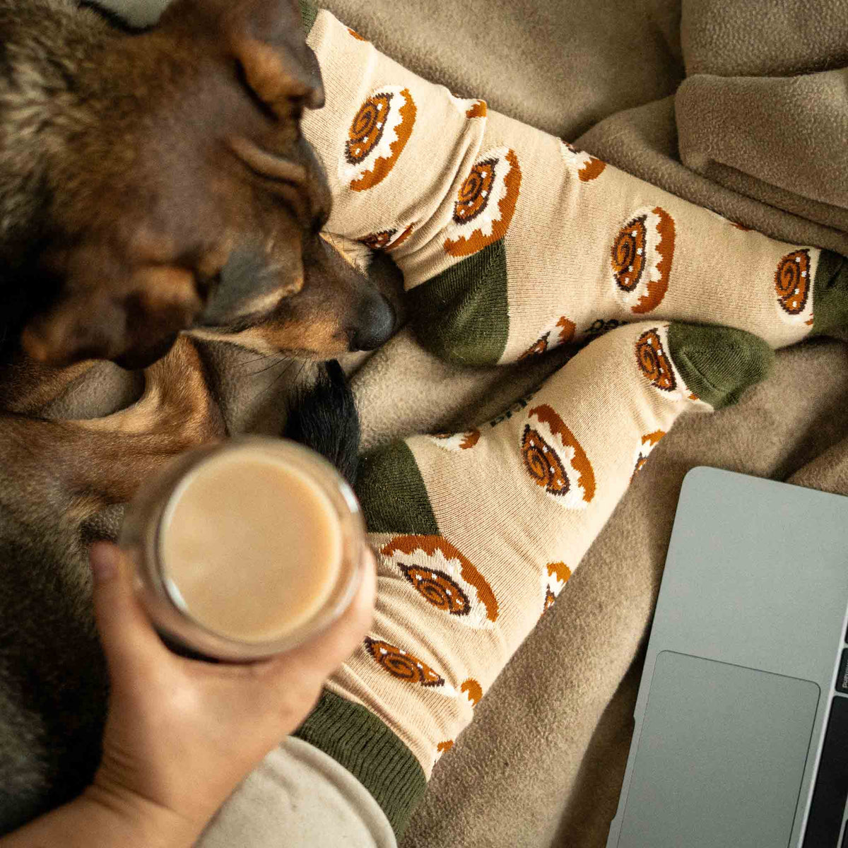 Zimtschnecken Socken in Beige, Braun und dunklem Grün