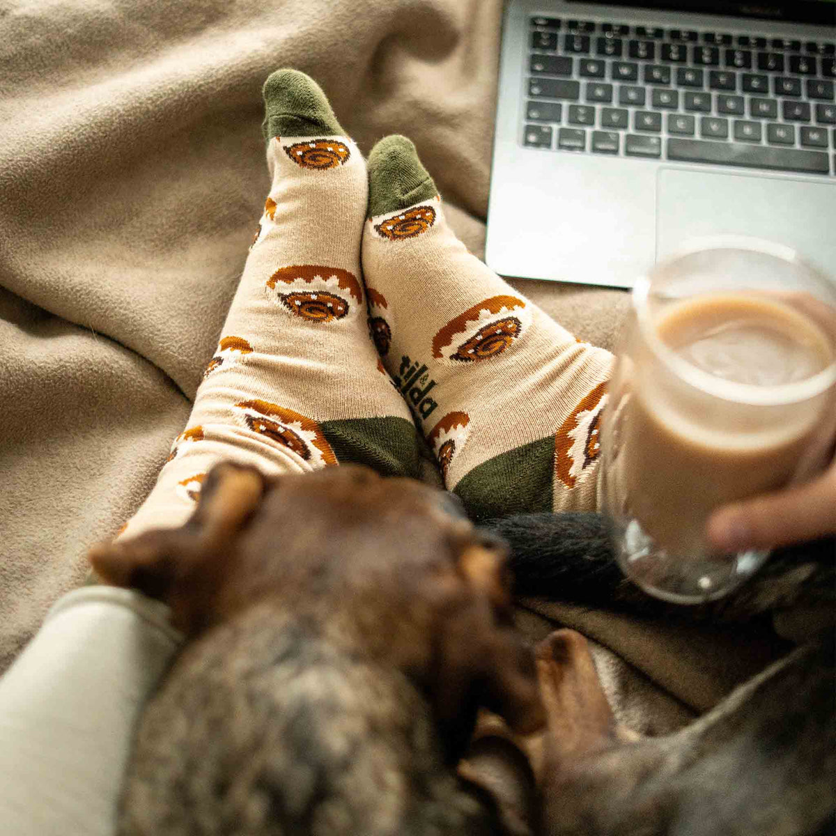Zimtschnecken Socken in Beige, Braun und dunklem Grün
