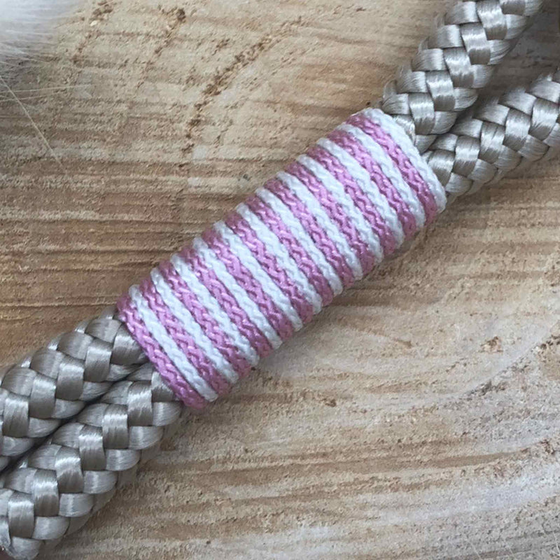 herzjubel Schlüsselanhänger Seil ⋙SWIRL⋘ beige/rosa/gold Detailaufnahme Takelung